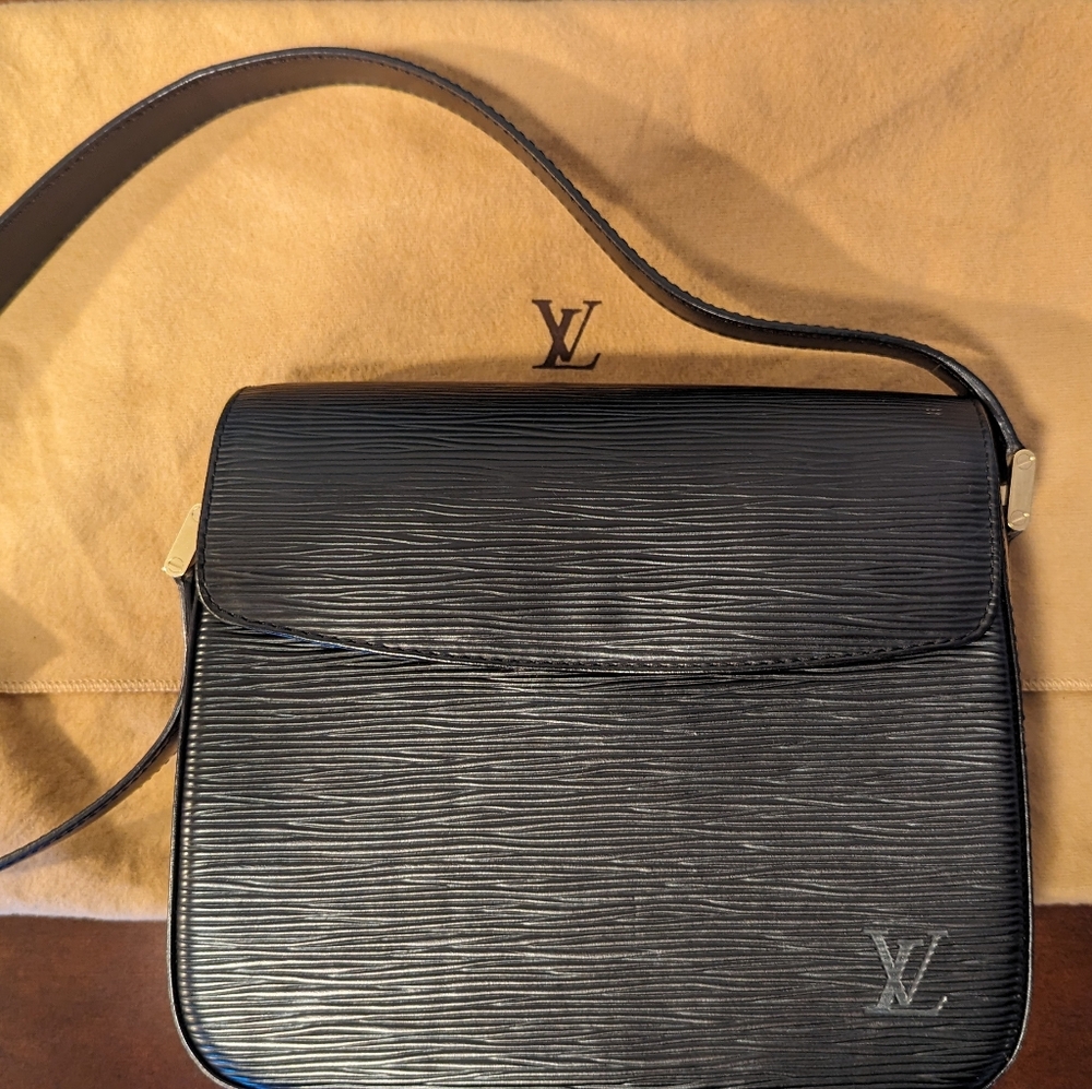Louis Vuitton M52209 Vintage Black Epi Leather Buci shoulder Bag